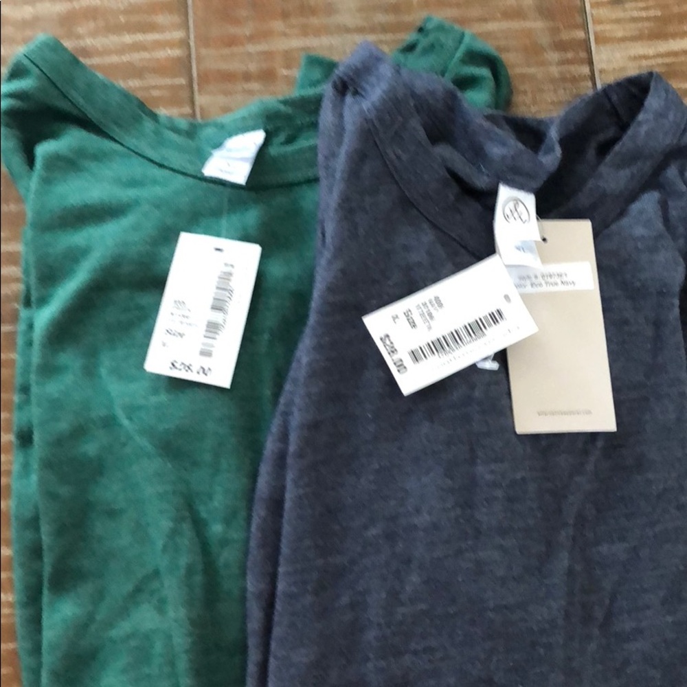 2 men’s short sleeve shirts